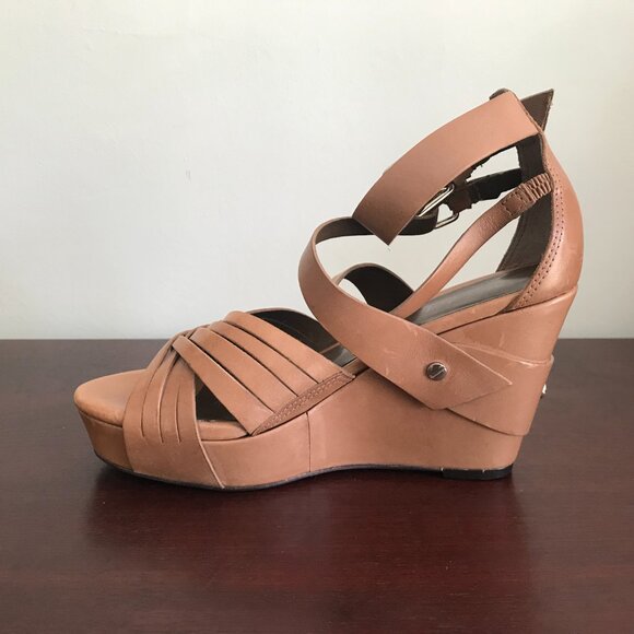 Pour La Victoire | Tan Wedge Platform Sandals - Picture 6 of 10